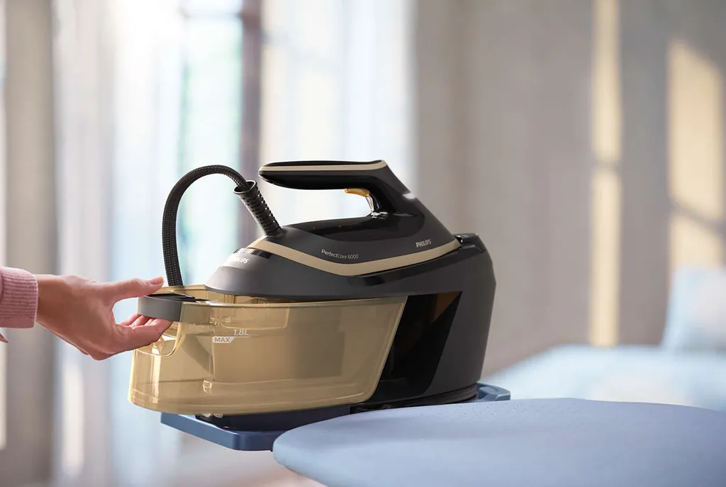 Philips PerfectCare Bügelstation, Keramikbügelsohle, 130 G/min Konstanter. Dampf, 8.0 Bar, 2400 W, Schwarz (PSG6064/80) – Bild 6